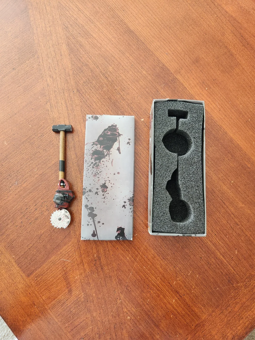 New Dead Rising 3 Themed Hammer & Saw Prop – Black and Red Pen